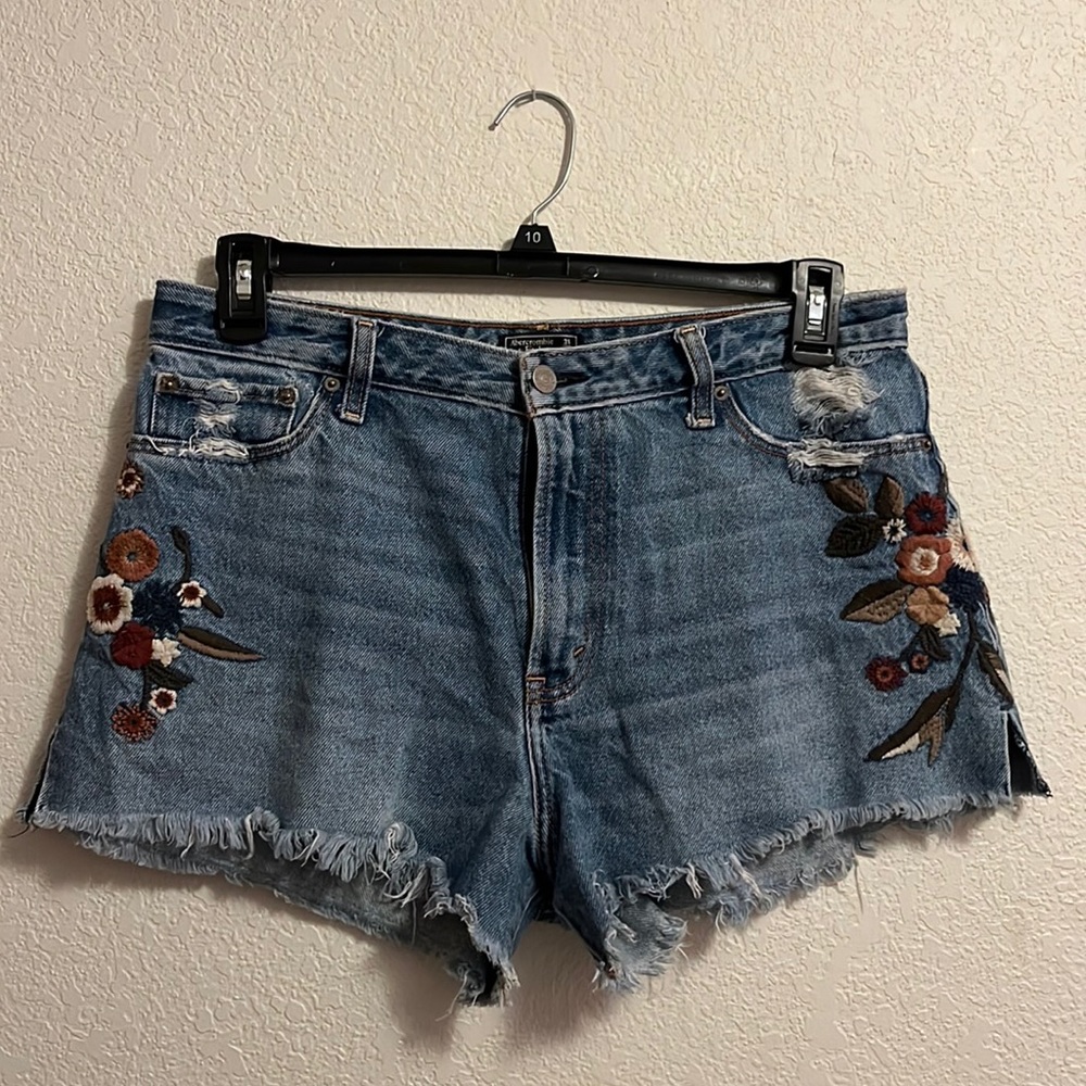 American Eagle Embroidered Annie High Rise, Jean Shorts